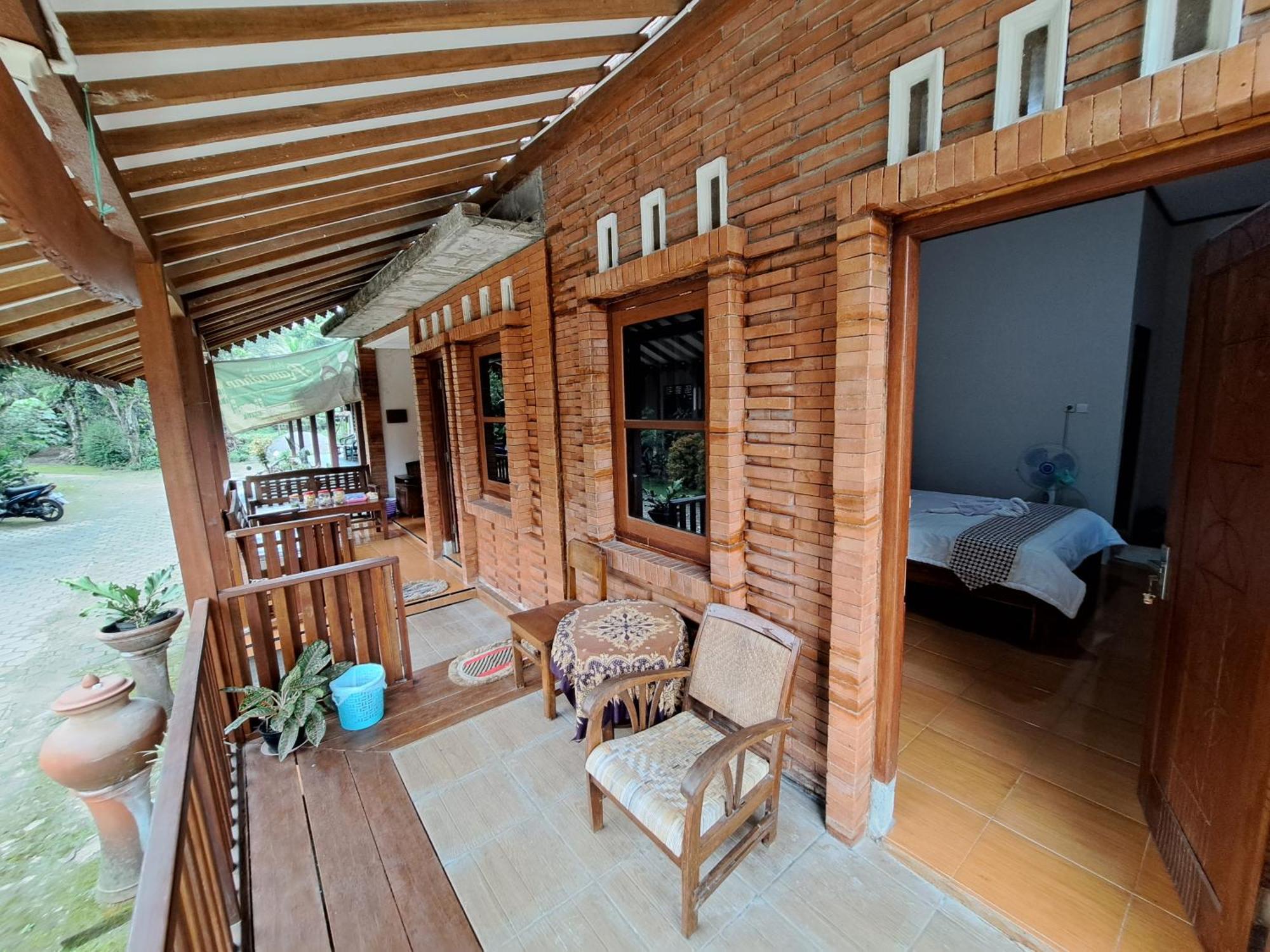 Romadhoni Homestay Magelang Bilik gambar